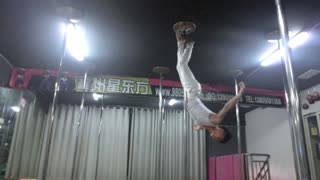 a小文钢管舞(福州舞蹈培训福州钢管舞教练培训考证学校)