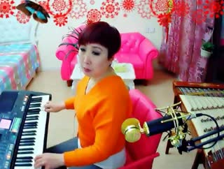 短发美丽主播电子琴独奏《春天的故事》~