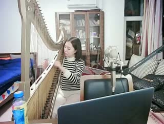妹子才艺展示~竖琴演奏~
