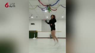 萌妹子的舞蹈看谁跳得更溜