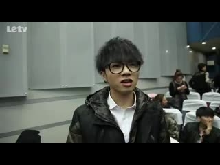 华晨宇登台前采访 轻松登春晚玩的很开心.mp4