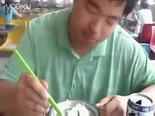 史上最牛的淡定哥，看到最后几秒喷饭了_标清