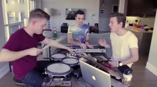 国外三个小帅哥演绎Taylor Swift热单Style_1